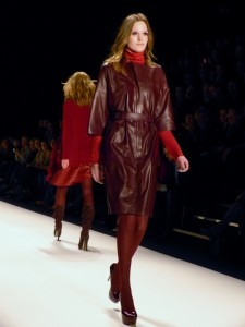 Model bei Blacky Dress - Mercedes Benz Fashion Week in Berlin Model bei Blacky Dress - Mercedes Benz Fashion Week in Berlin