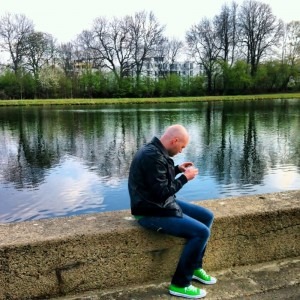 Bei der Arbeit am Main Bei der Arbeit am Main